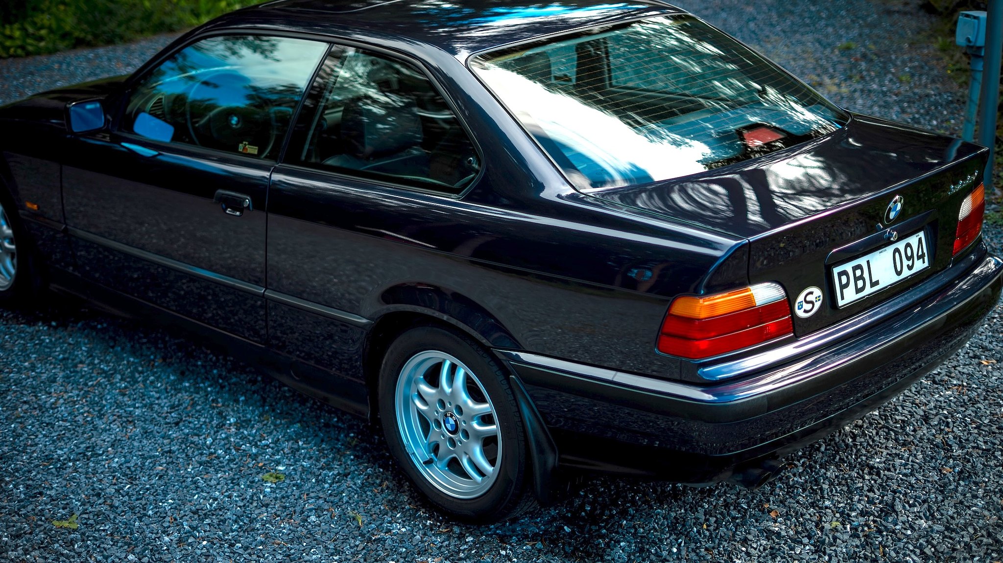 Exterior image of 1997 BMW 328i Coupé Automatisk