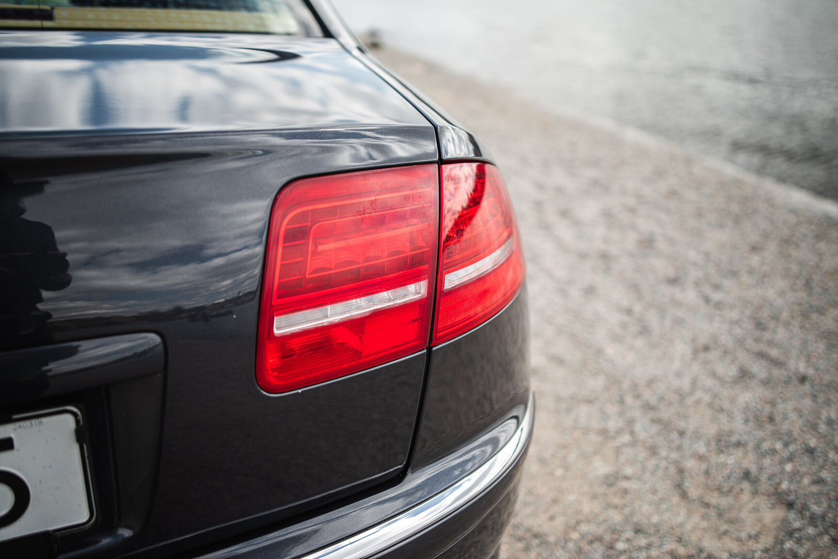 Exterior image of 2009 Audi S8 5.2 V10 FSI Quattro