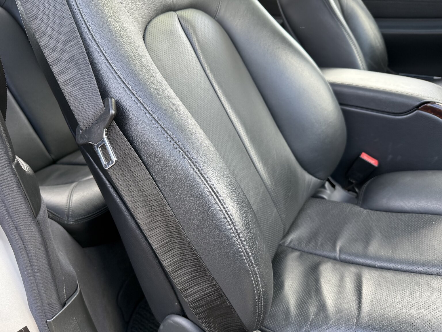 Interior image of 2000 Mercedes-Benz CL 500