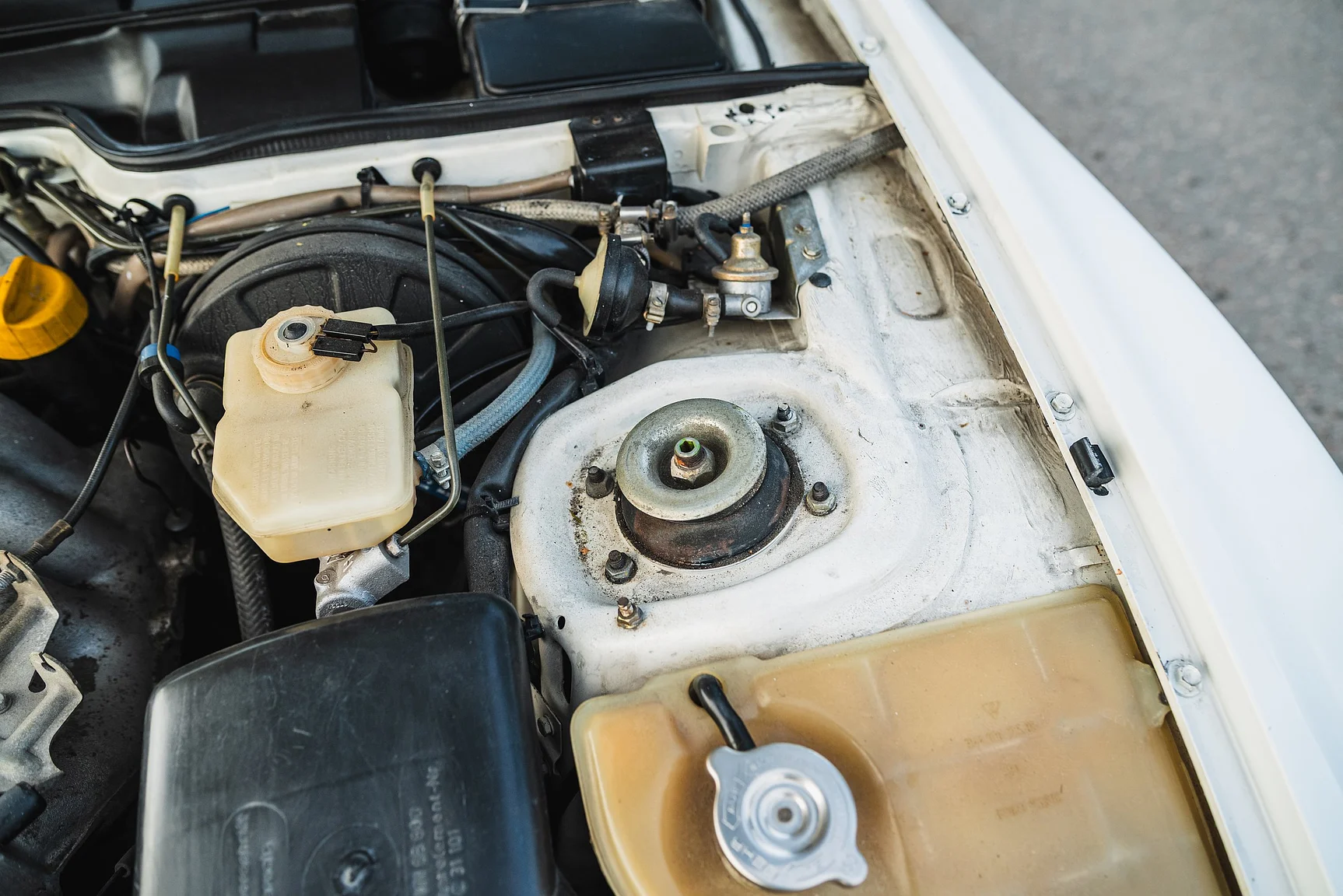 Image of 1986 Porsche 944R (24) mechanics