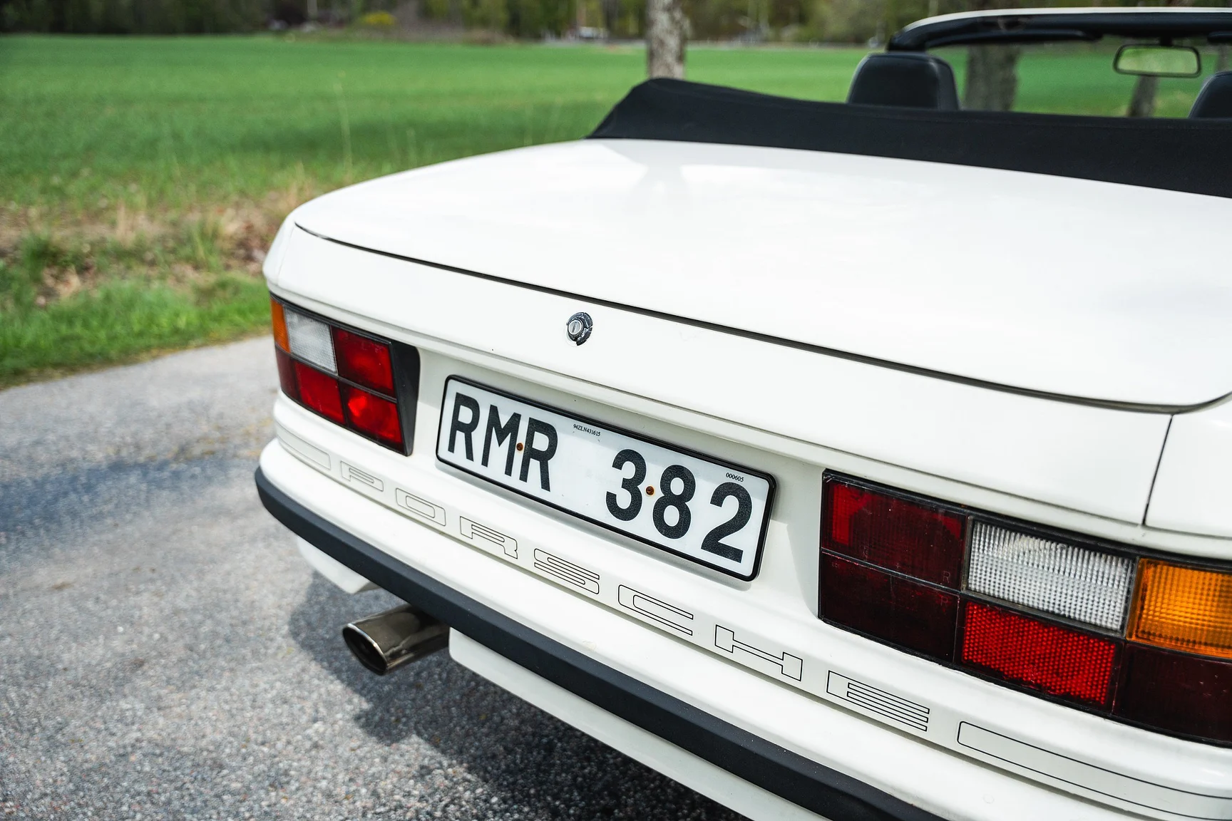 Exterior image of 1990 Porsche 944 S2 Cabriolet  (31)
