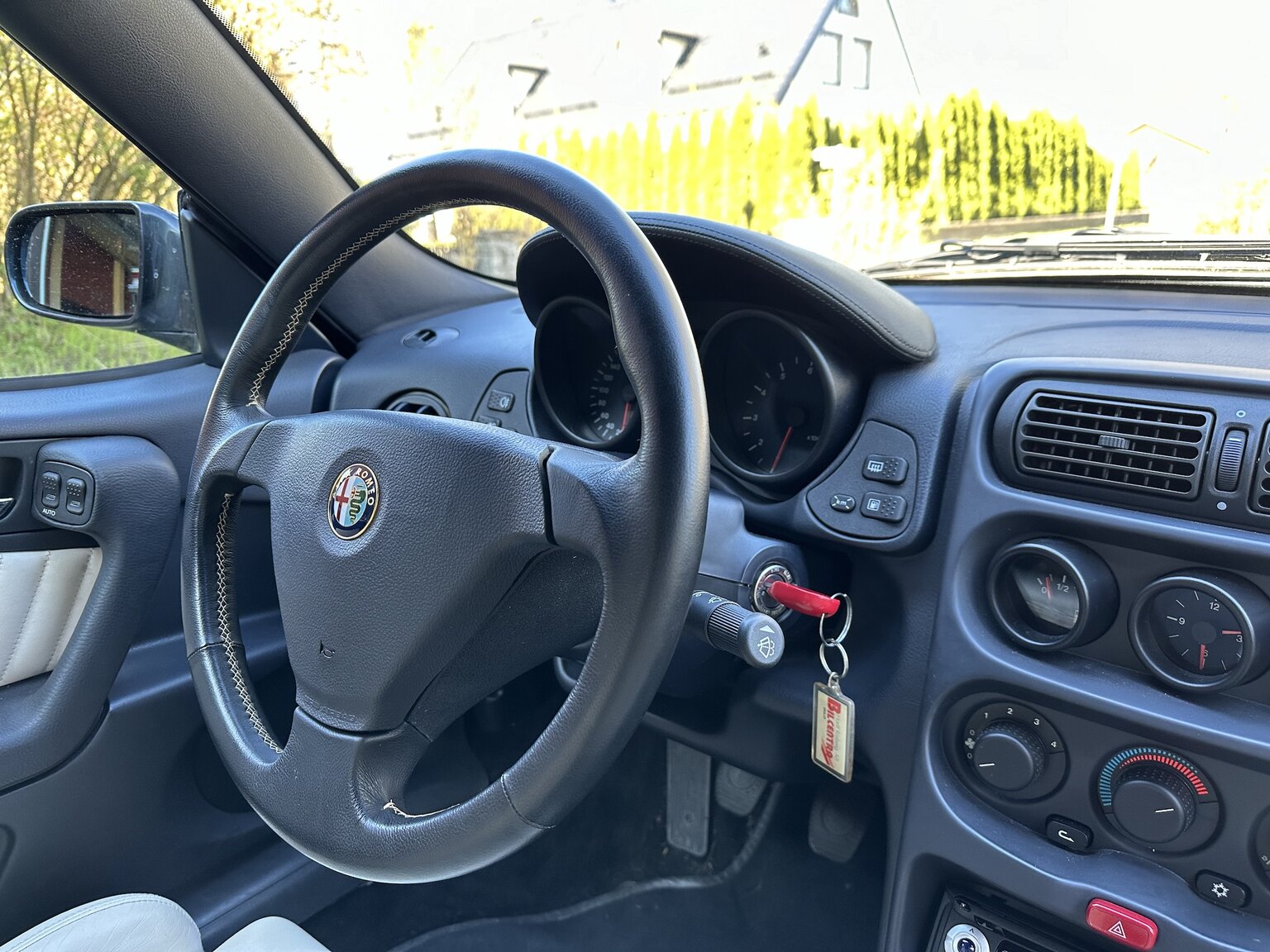 Innenraumfoto von 1997 Alfa Romeo GTV 3.0