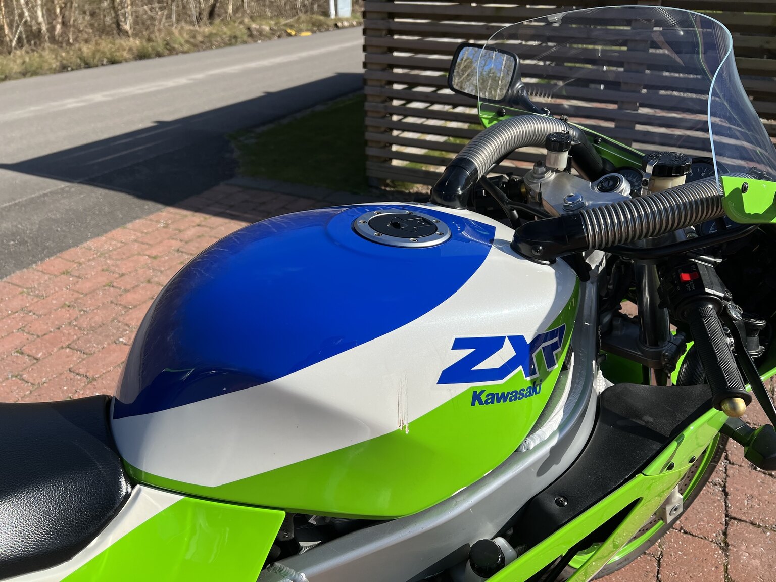 Exterior image of 1989 Kawasaki ZXR 750 H1 (25)