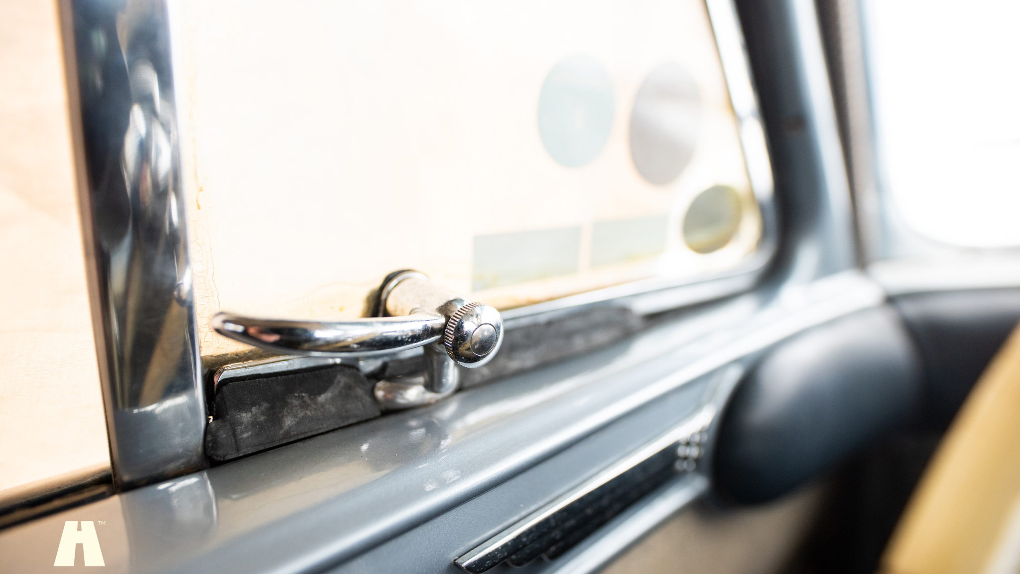 Interior image of 1950 Chrysler Windsor Club Coupé (18)