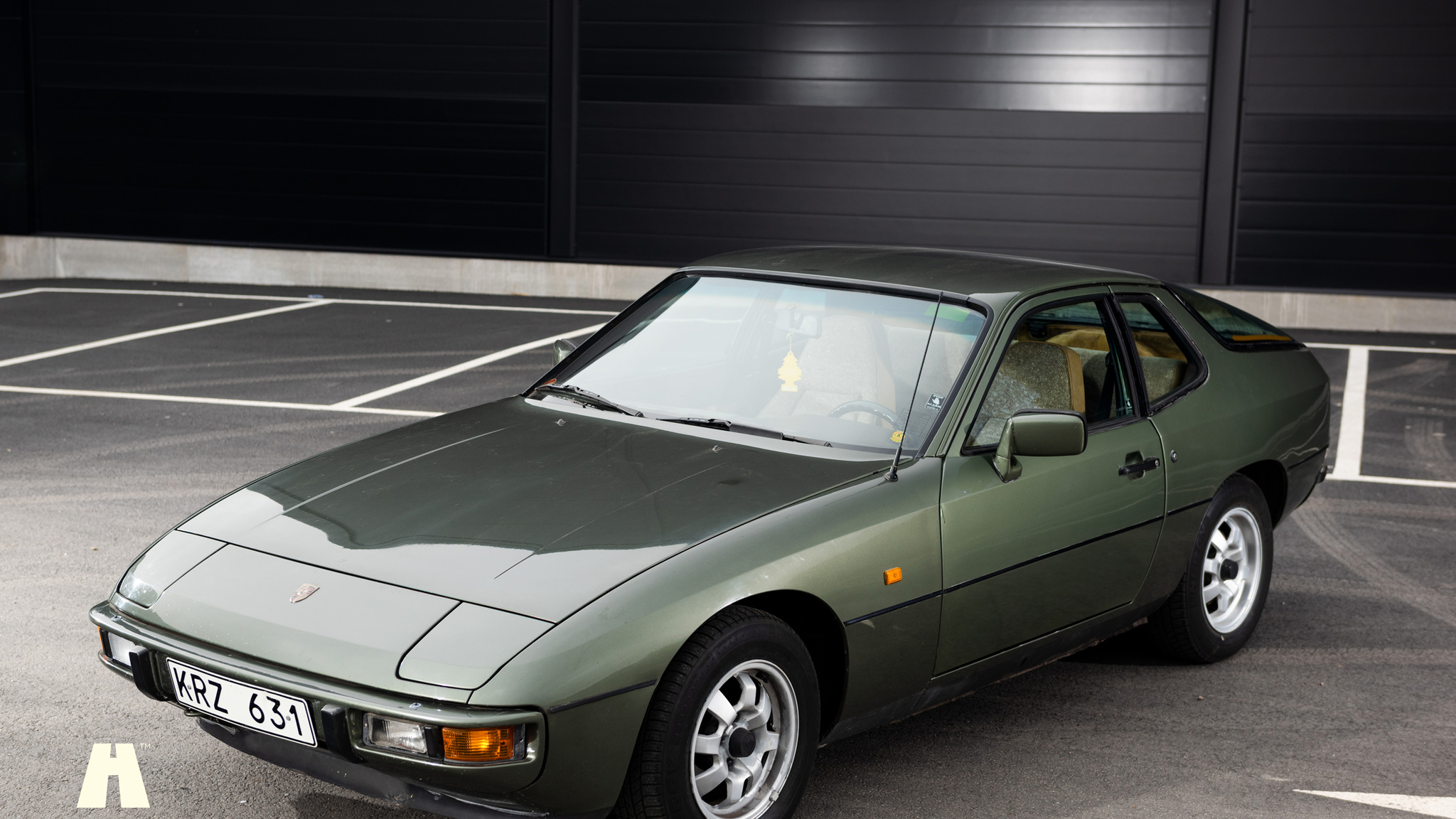 Exterior image of 1981 Porsche 924 (13)