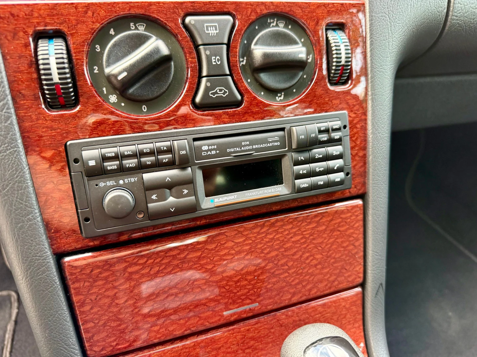 Interiörbild 1997 Mercedes-Benz E 290 TD (18)