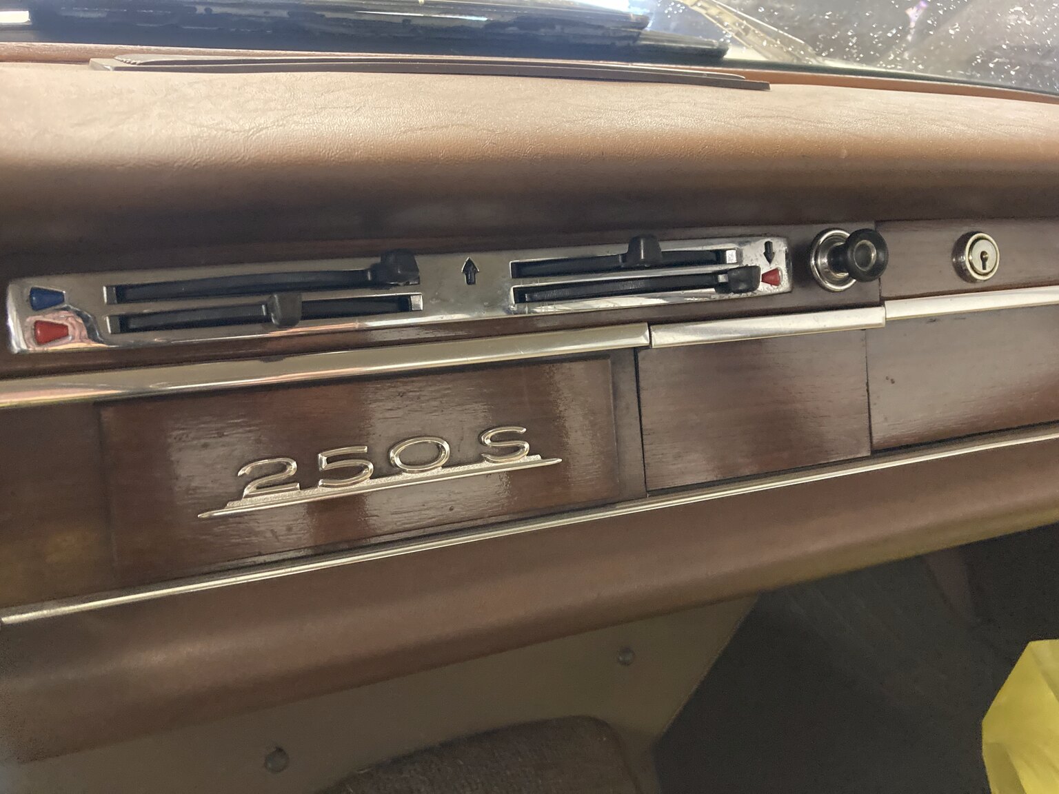 Interiörbild 1966 Mercedes-Benz 250s