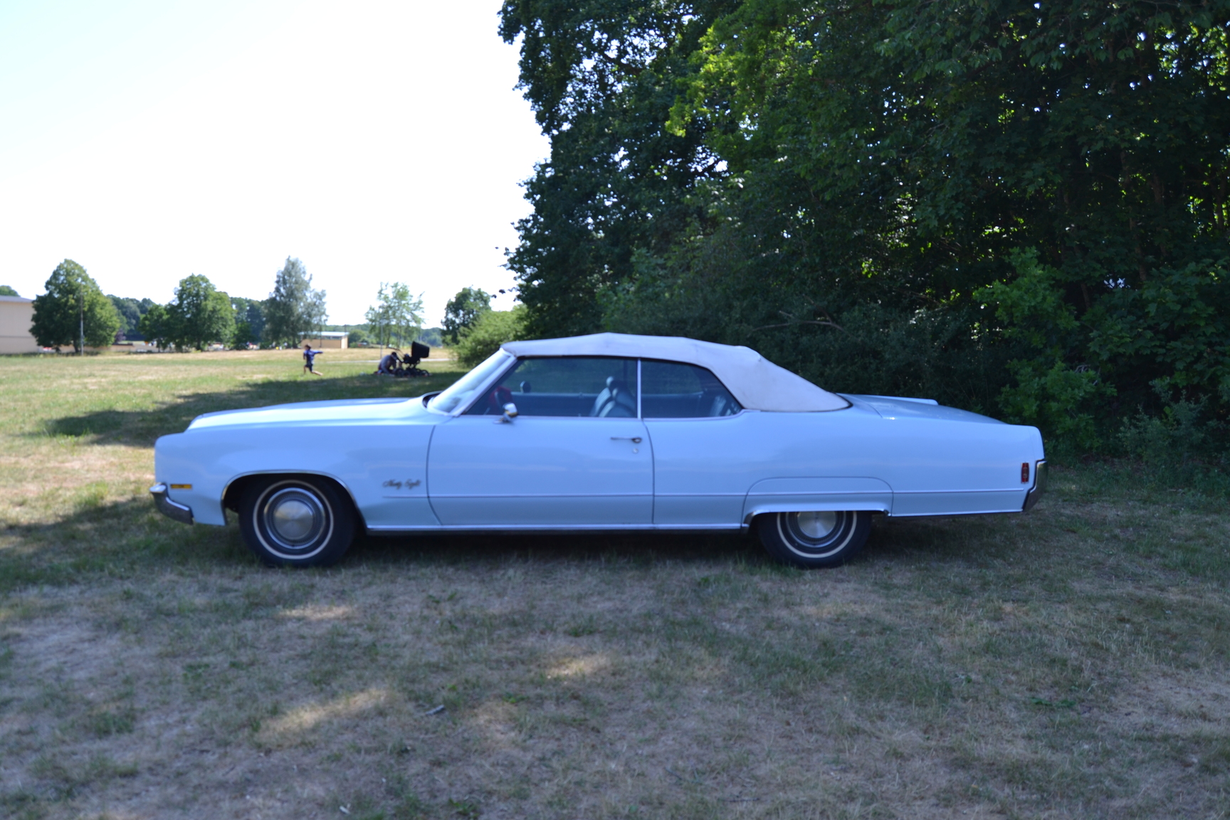 Exterior image of 1970 Oldsmobile Ninety eight Convertible (3)
