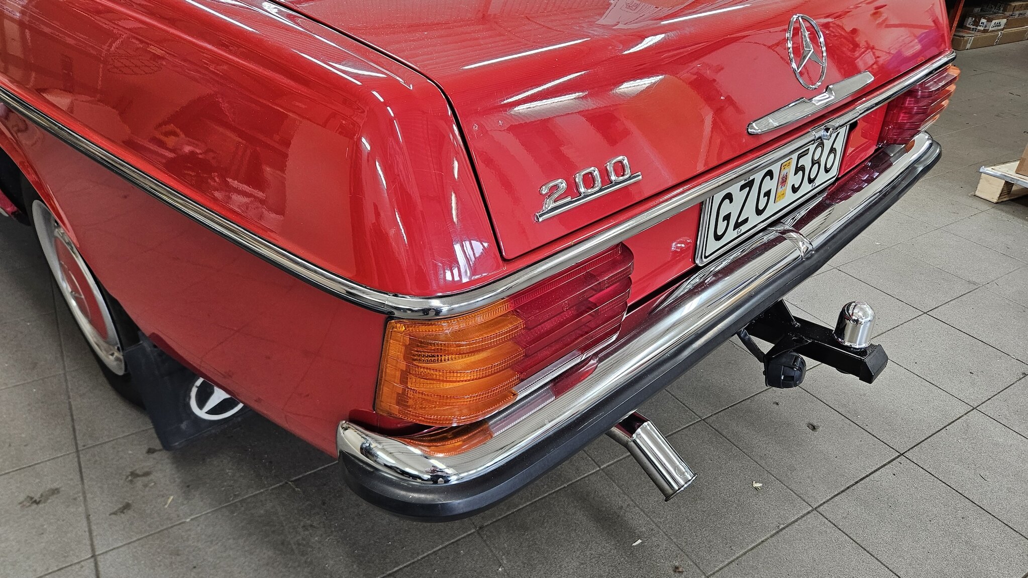 Exteriörbild på 1975 Mercedes-Benz 200