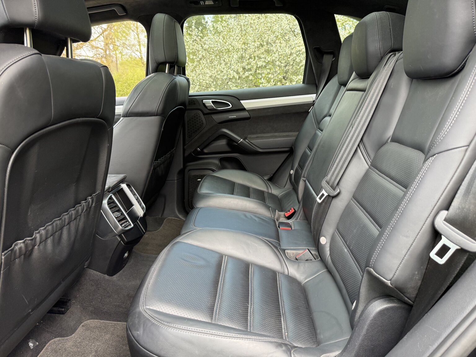 Interior image of 2013 Porsche Cayenne GTS