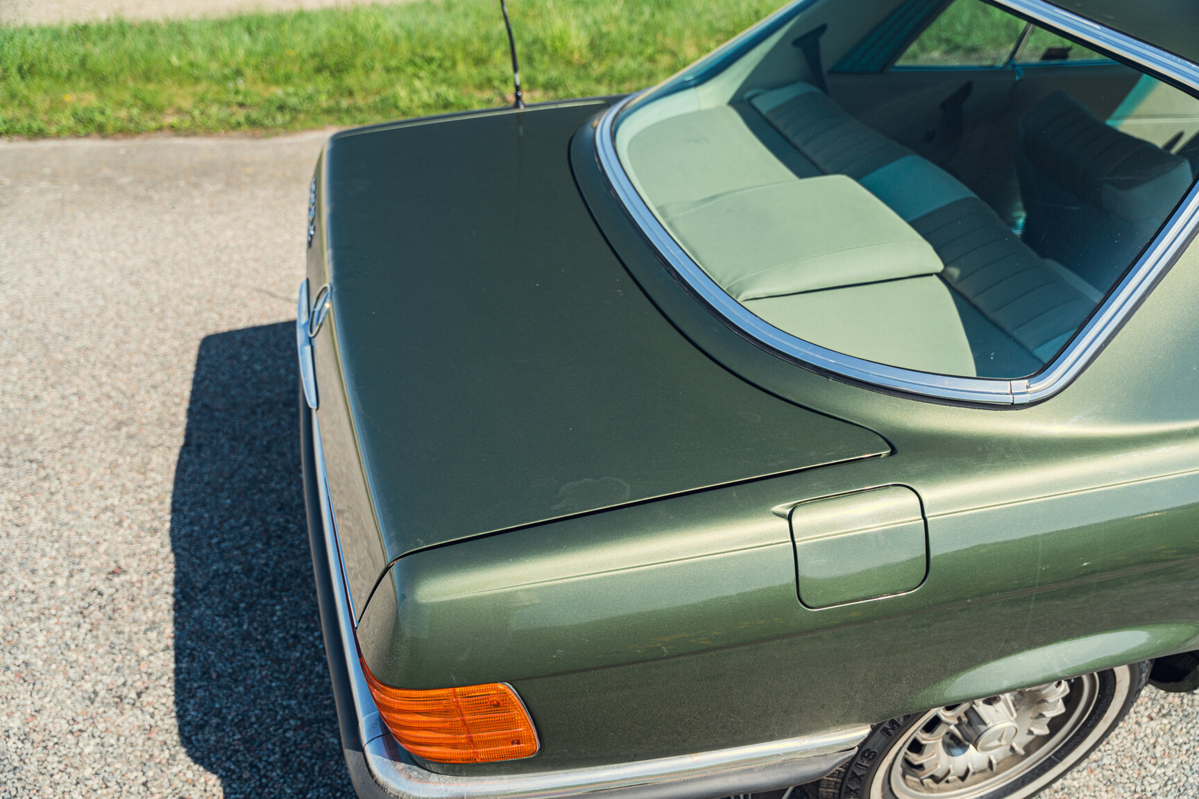 Exteriörbild på 1976 Mercedes-Benz 450 SLC (12)