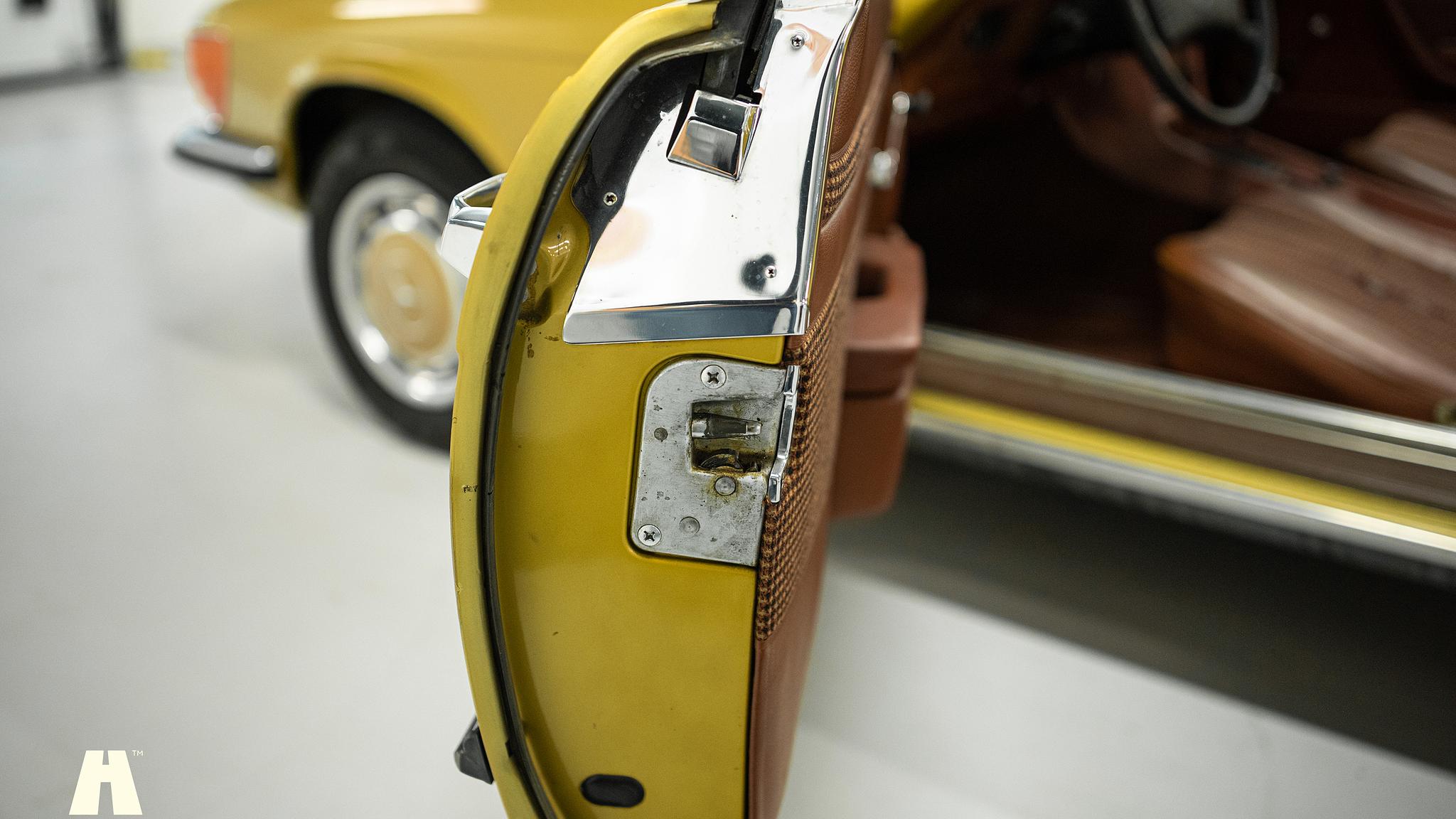 Interiörbild 1975 Mercedes SL 350