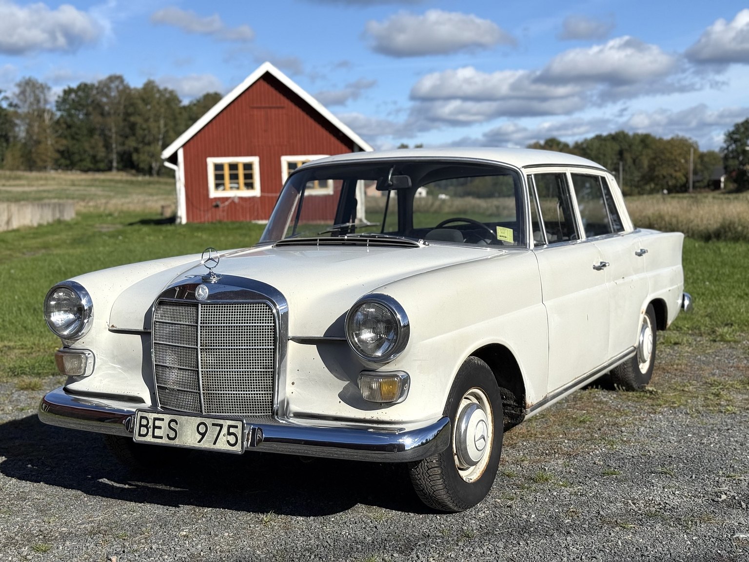 Exteriörbild på 1967 Mercedes-Benz 200