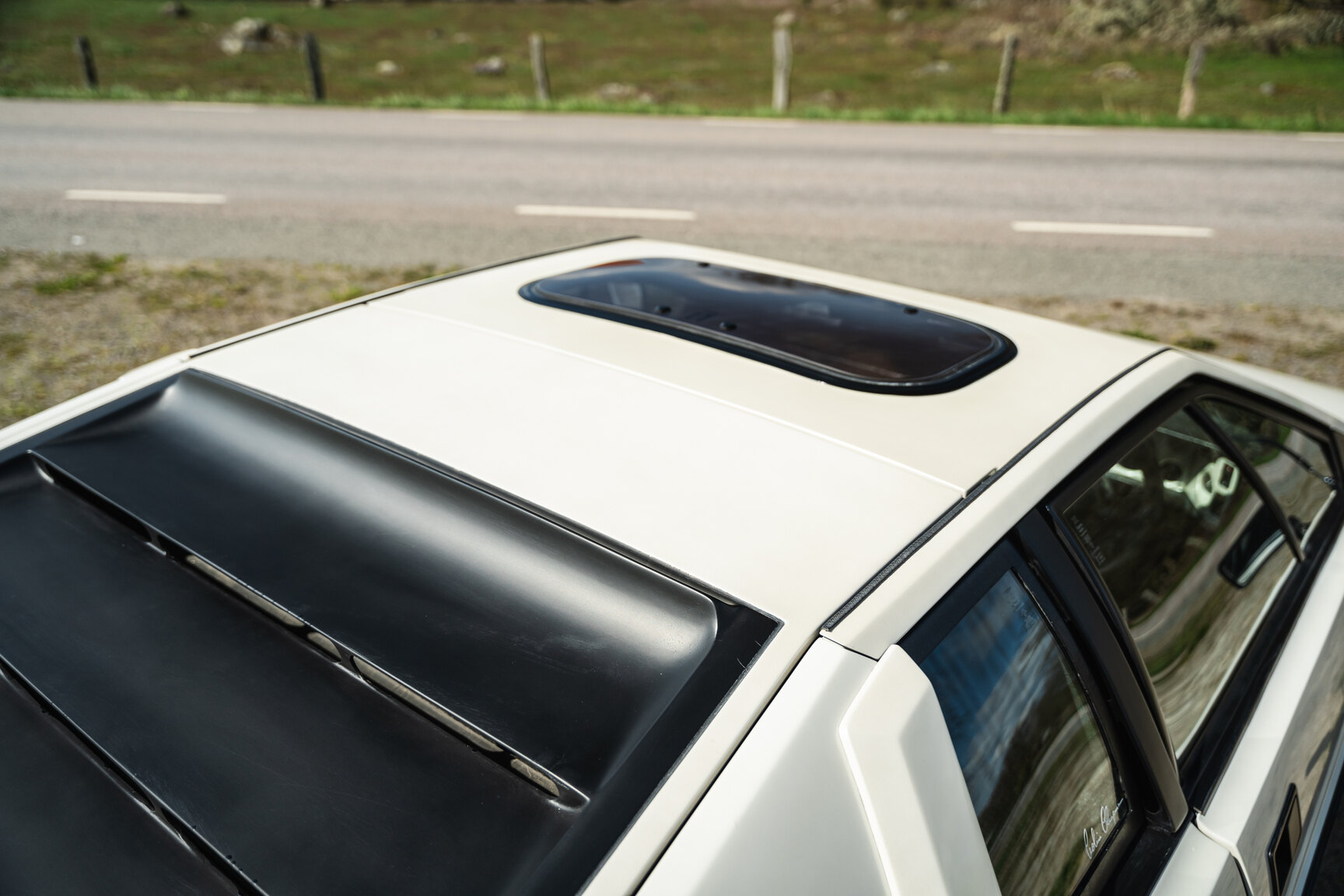 Exteriörbild på 1983 Lotus Esprit Turbo 2.2