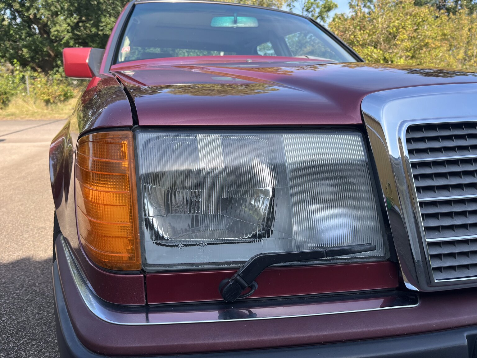 Exterior image of 1990 Mercedes-Benz 230 E