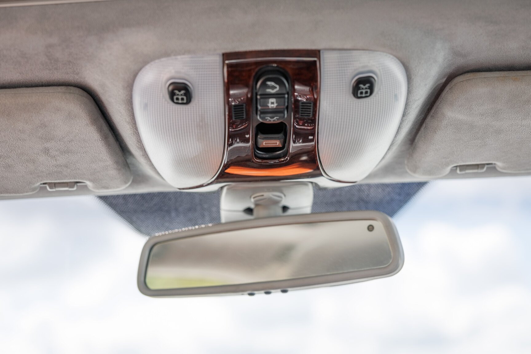 Interior image of 2000 Mercedes-Benz CL600