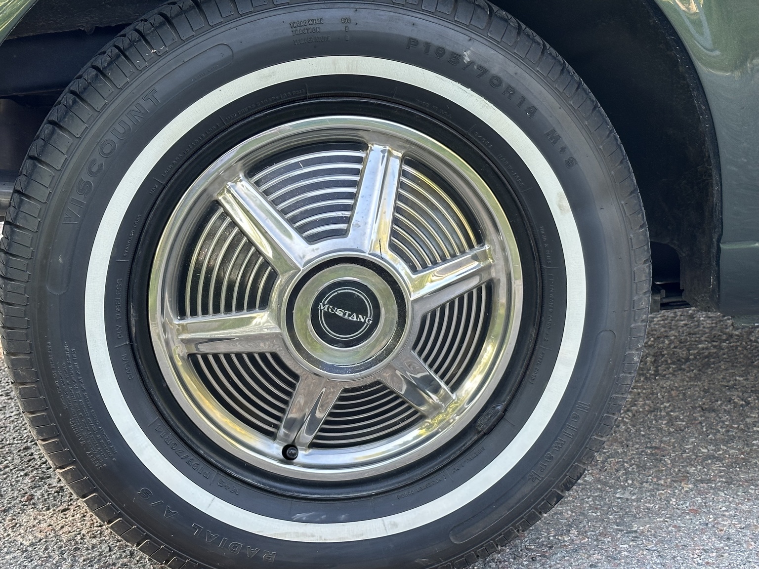 Exteriörbild på 1965 Ford Mustang 289 Cabriolet