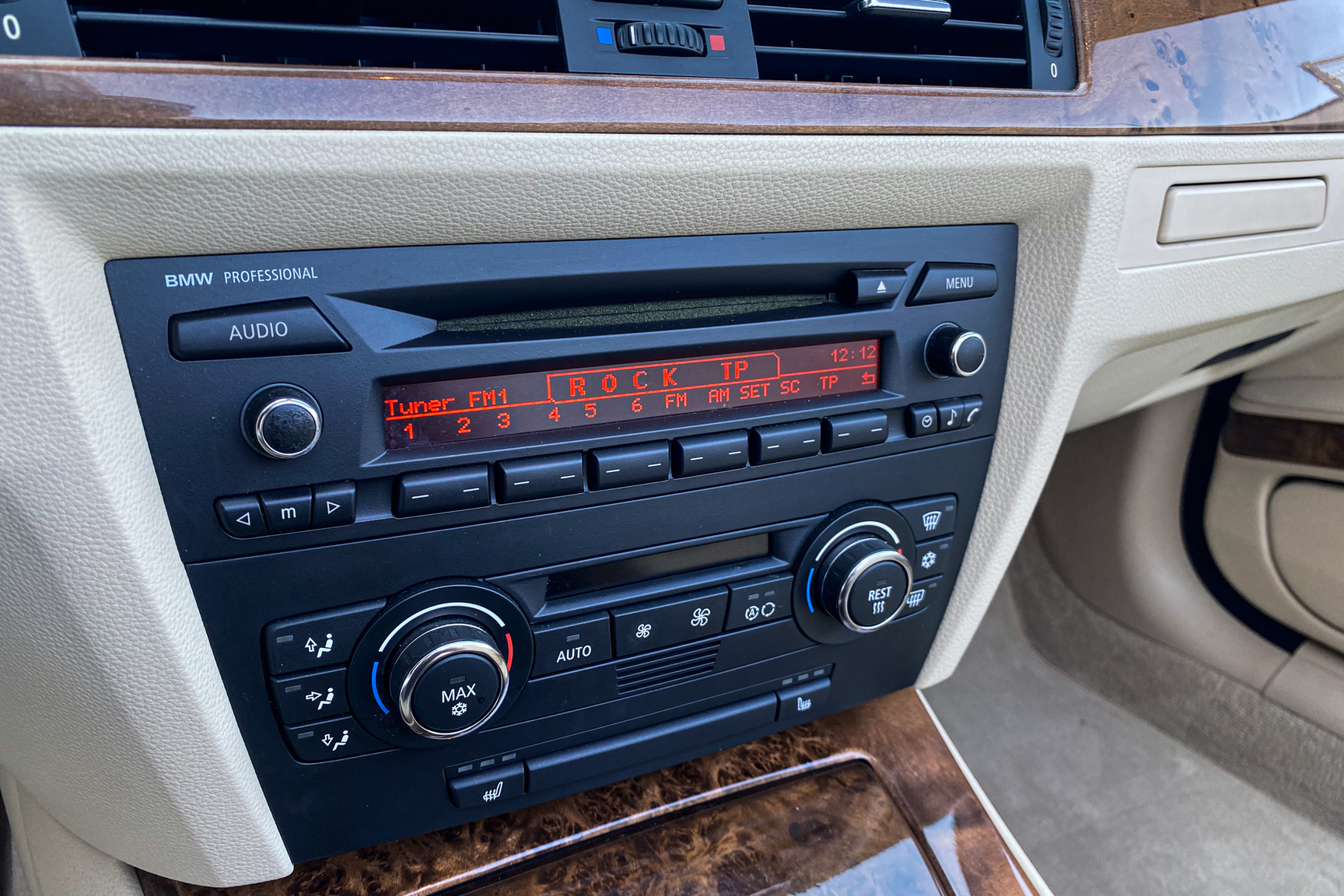 Interior image of 2007 BMW 335i Cabriolet (23)