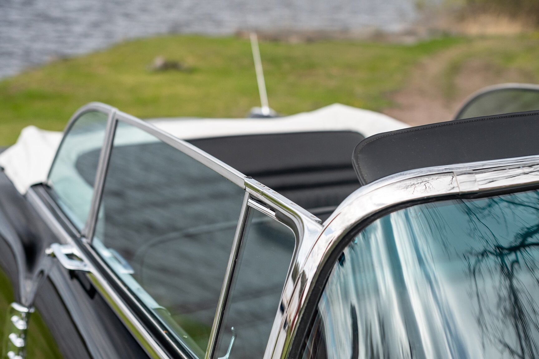 Exterior image of 1955 Packard Caribbean Cabriolet  (53)