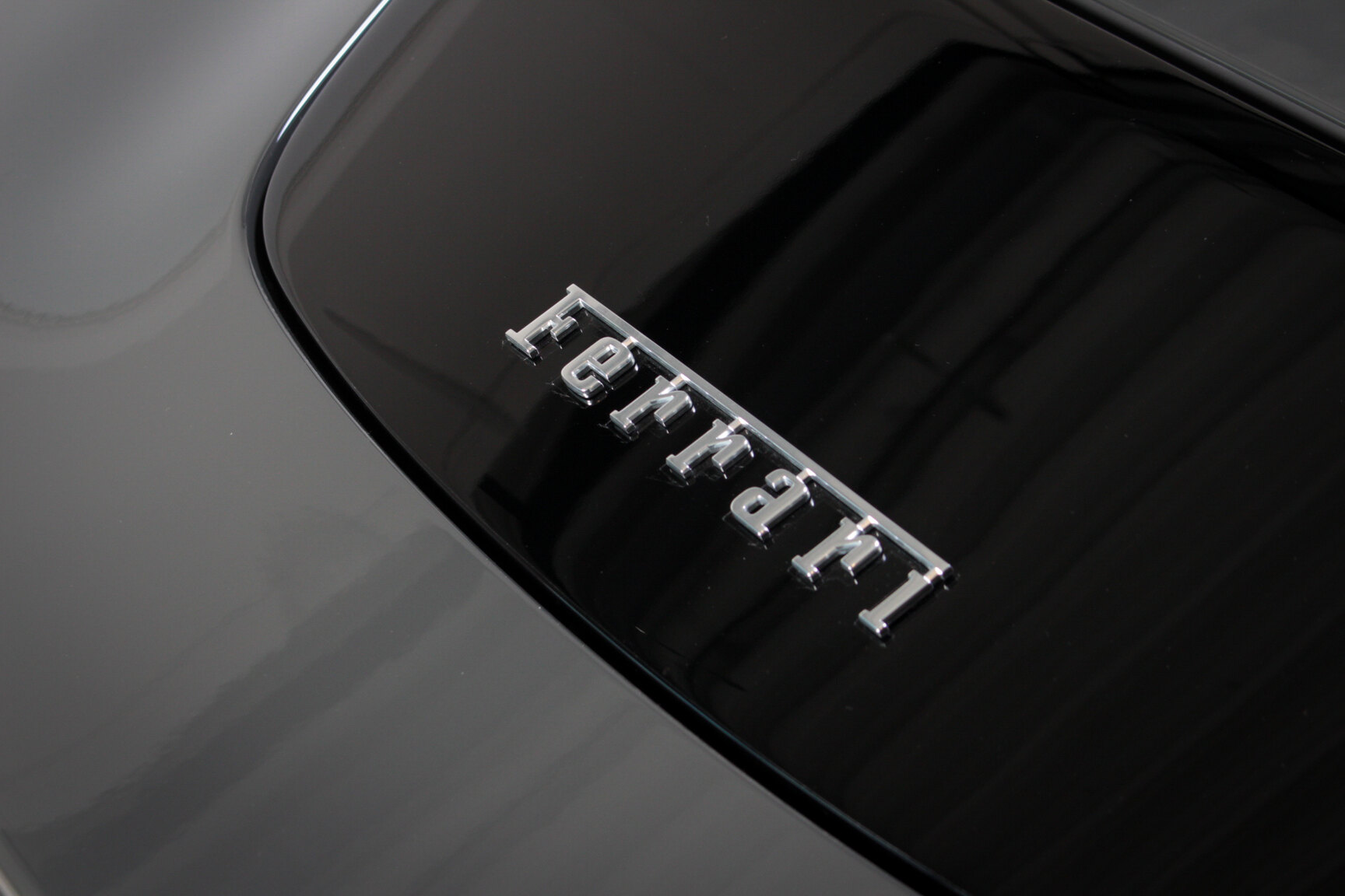Exteriörbild på 2024 Ferrari Roma Spider