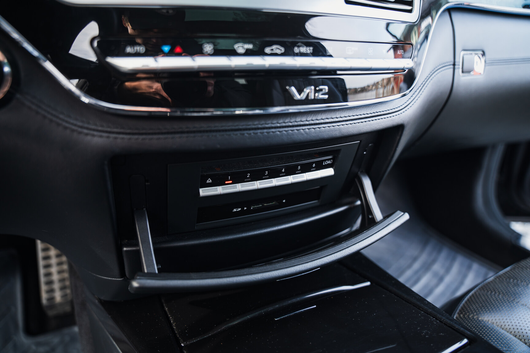 Interior image of 2011 Mercedes-Benz S600