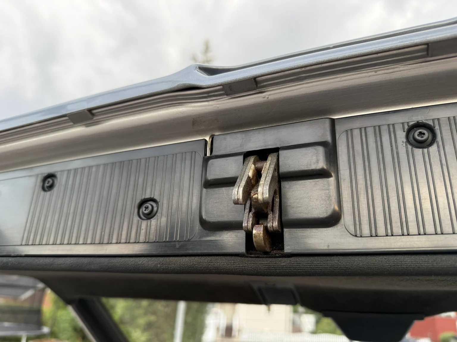 Interior image of 1994 Mercedes-Benz E 320 T (85)