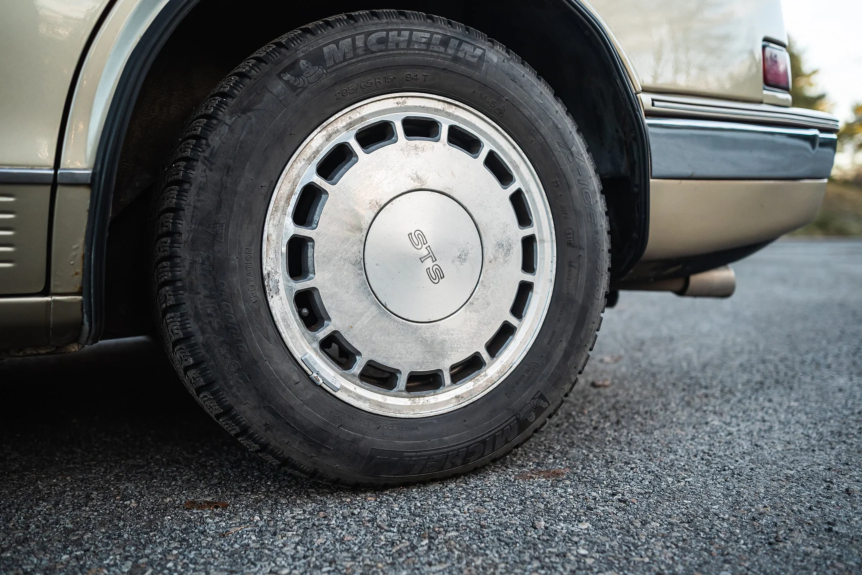 Exterior image of 1989 Cadillac Seville (49)
