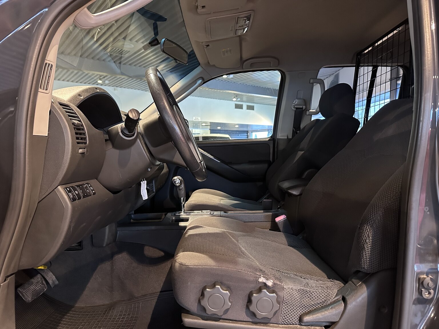 Innenraumfoto von 2006 Nissan Navara A-traktor (3)