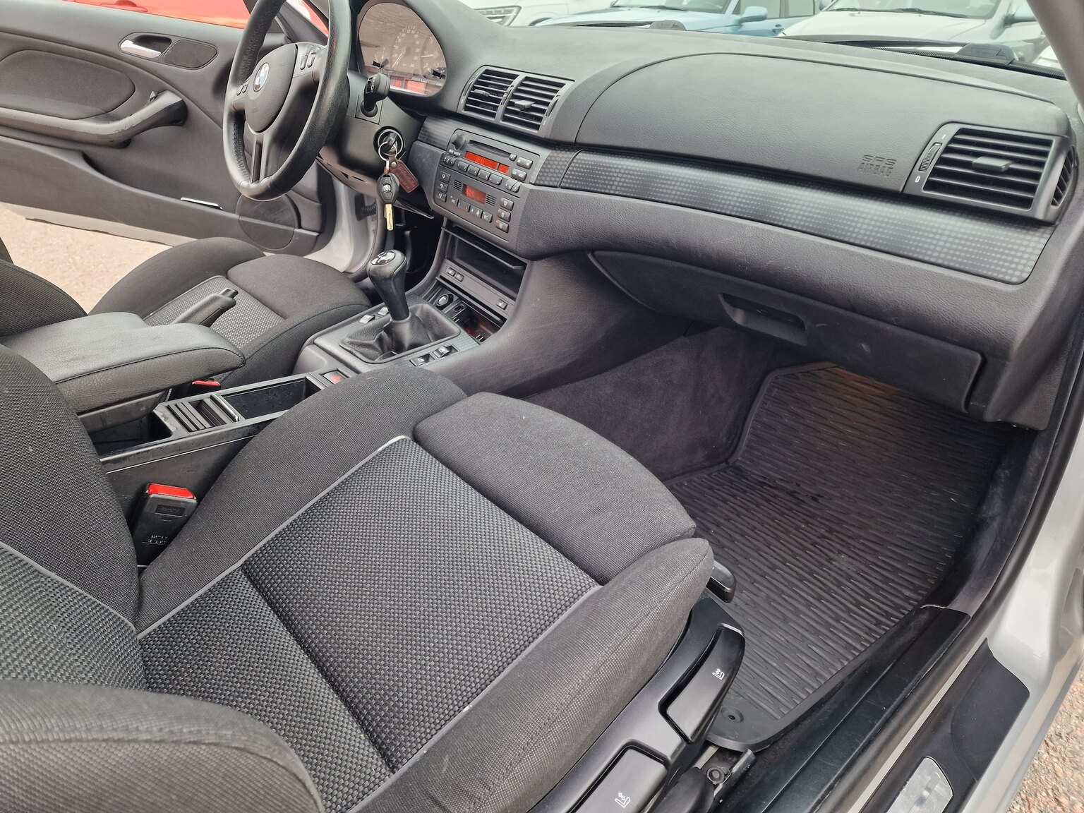 Innenraumfoto von 2002 BMW 320Ci