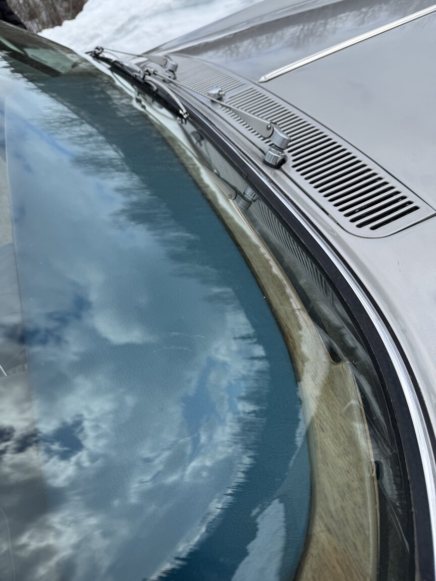 Exterior image of 1976 Rolls-Royce Silver Shadow