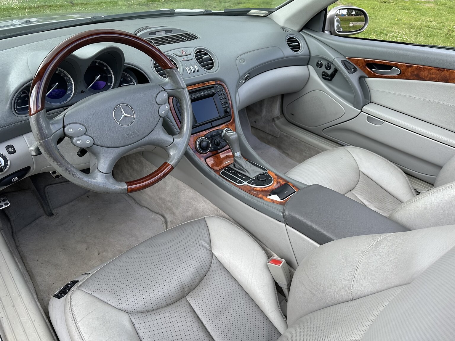 Innenraumfoto von 2003 Mercedes Benz SL 500