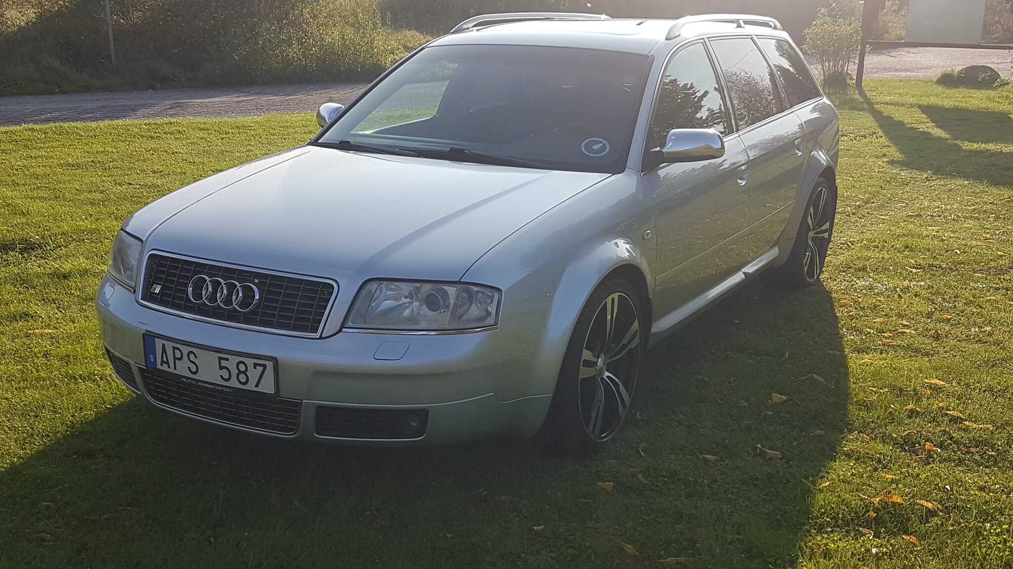 Exteriörbild på 2000 Audi S6 Avant