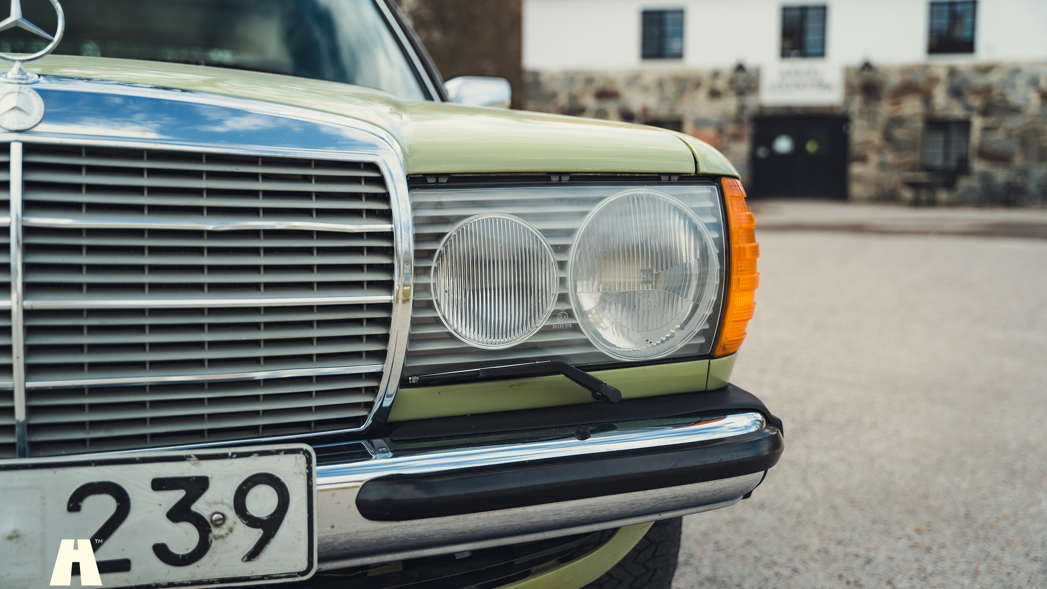 Exterior image of 1979 Mercedes Benz 230