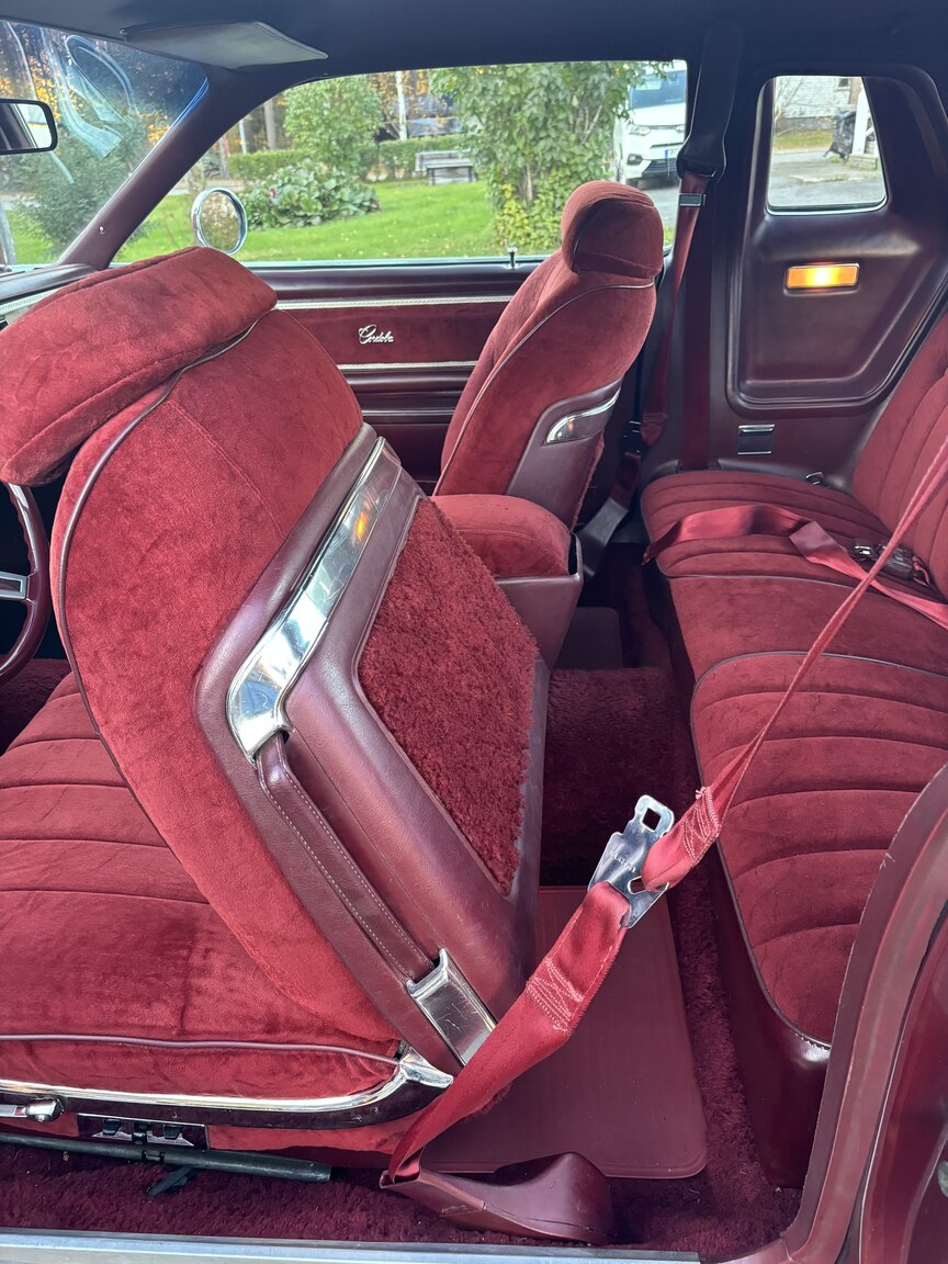 Innenraumfoto von 1976 Chrysler Cordoba