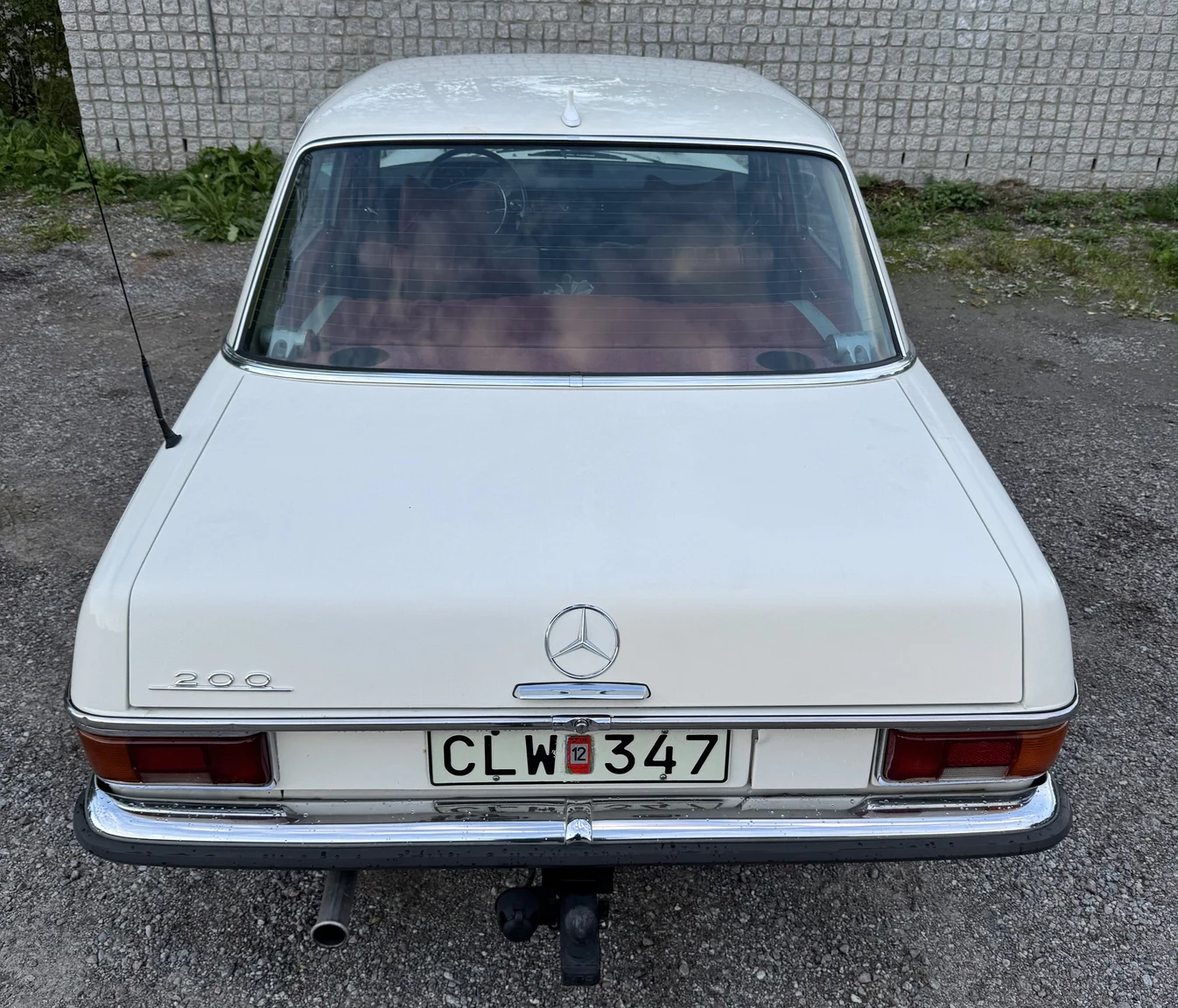 Exterior image of 1972 Mercedes-Benz 200 (9)