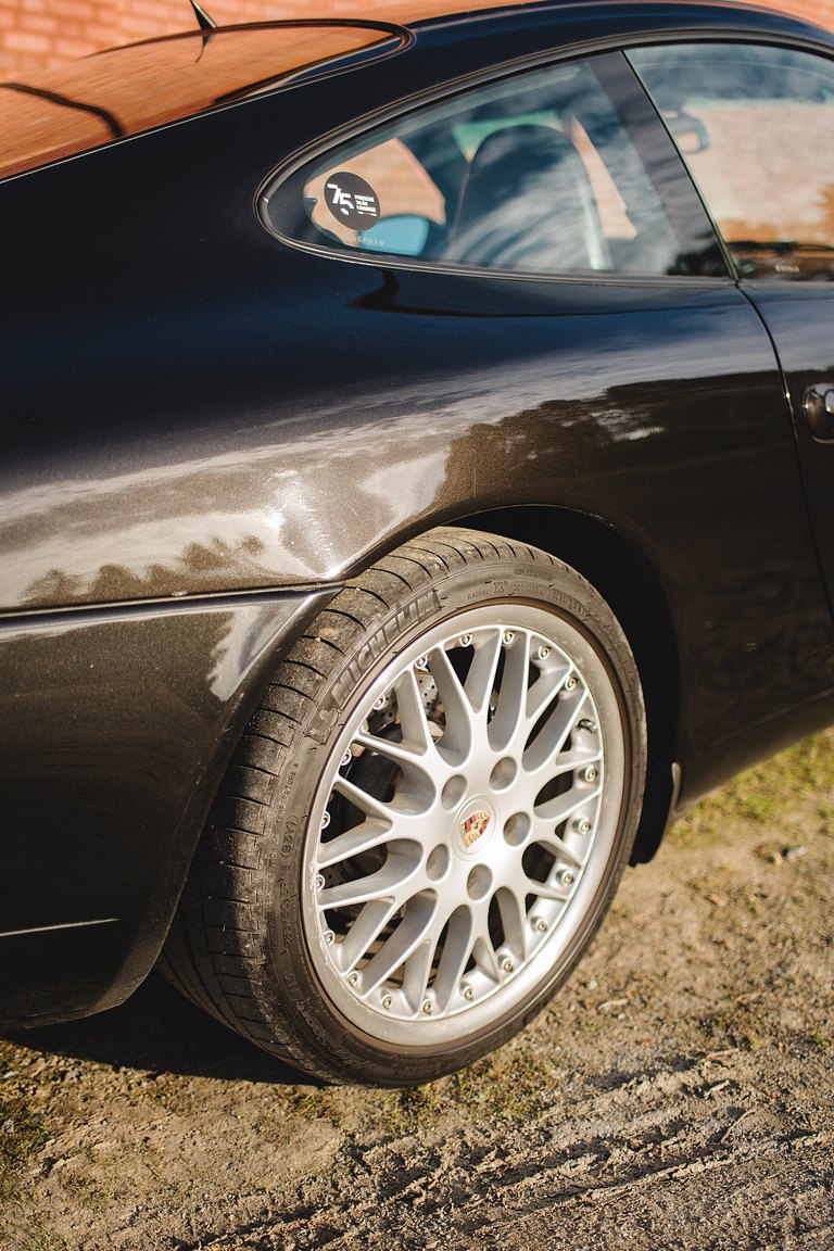 Exterior image of 1998 Porsche 996 Carrera 