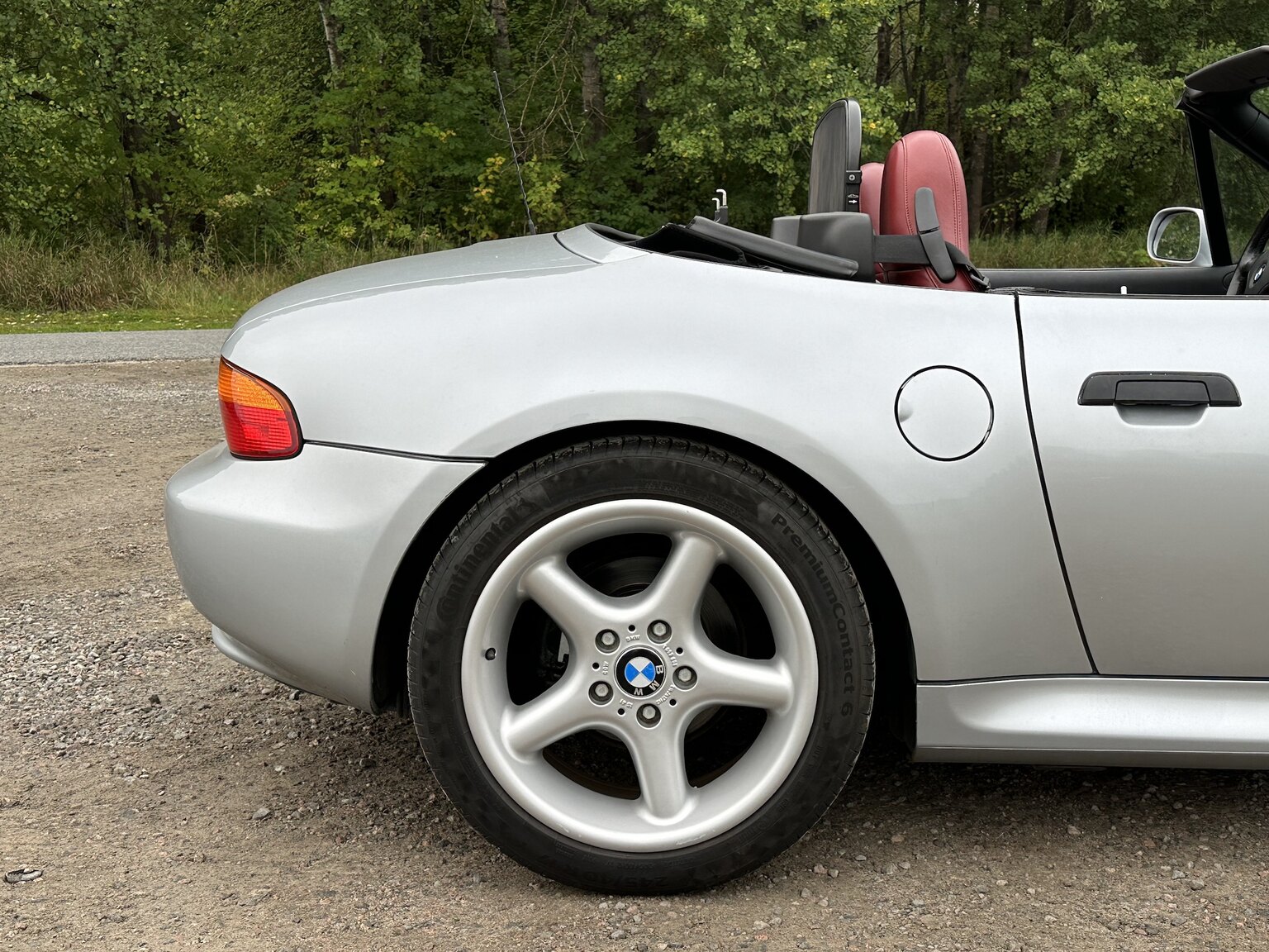 Exterior image of 1997 BMW Z3 2.8 Roadster