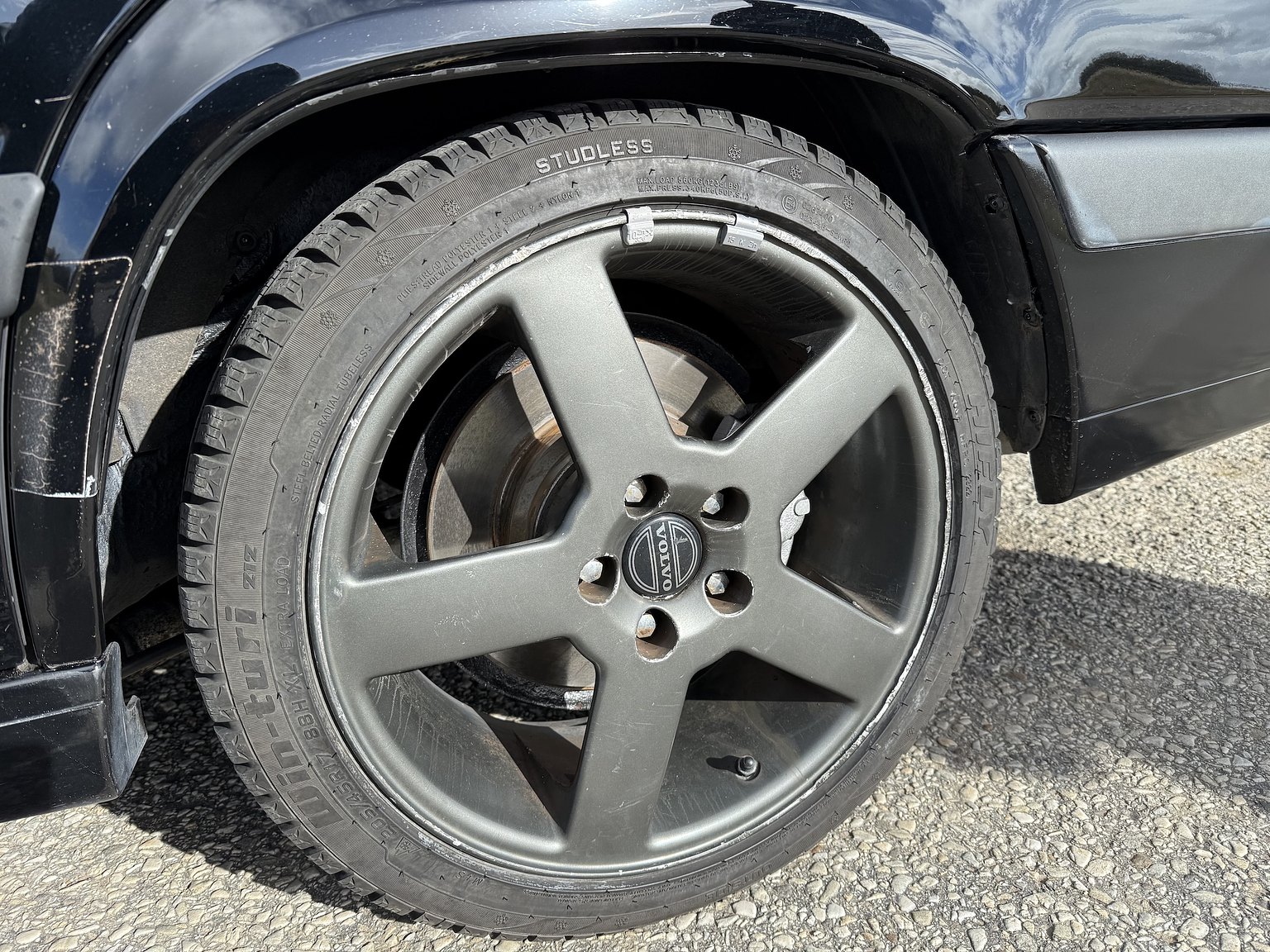 Exterior image of 1995 VOLVO 855 T5R T-5R