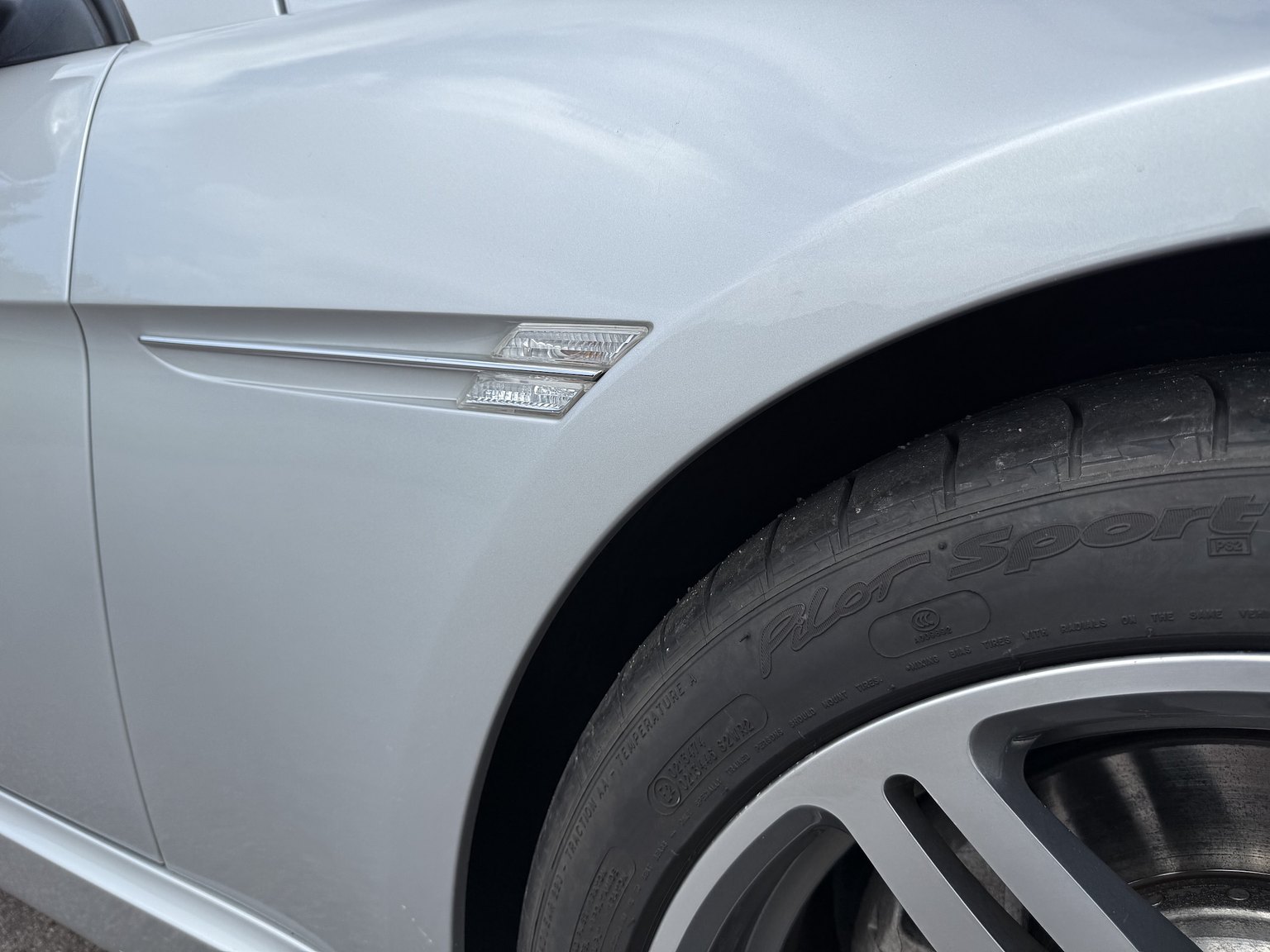 Exterior image of 2004 BMW 645Ci Convertible