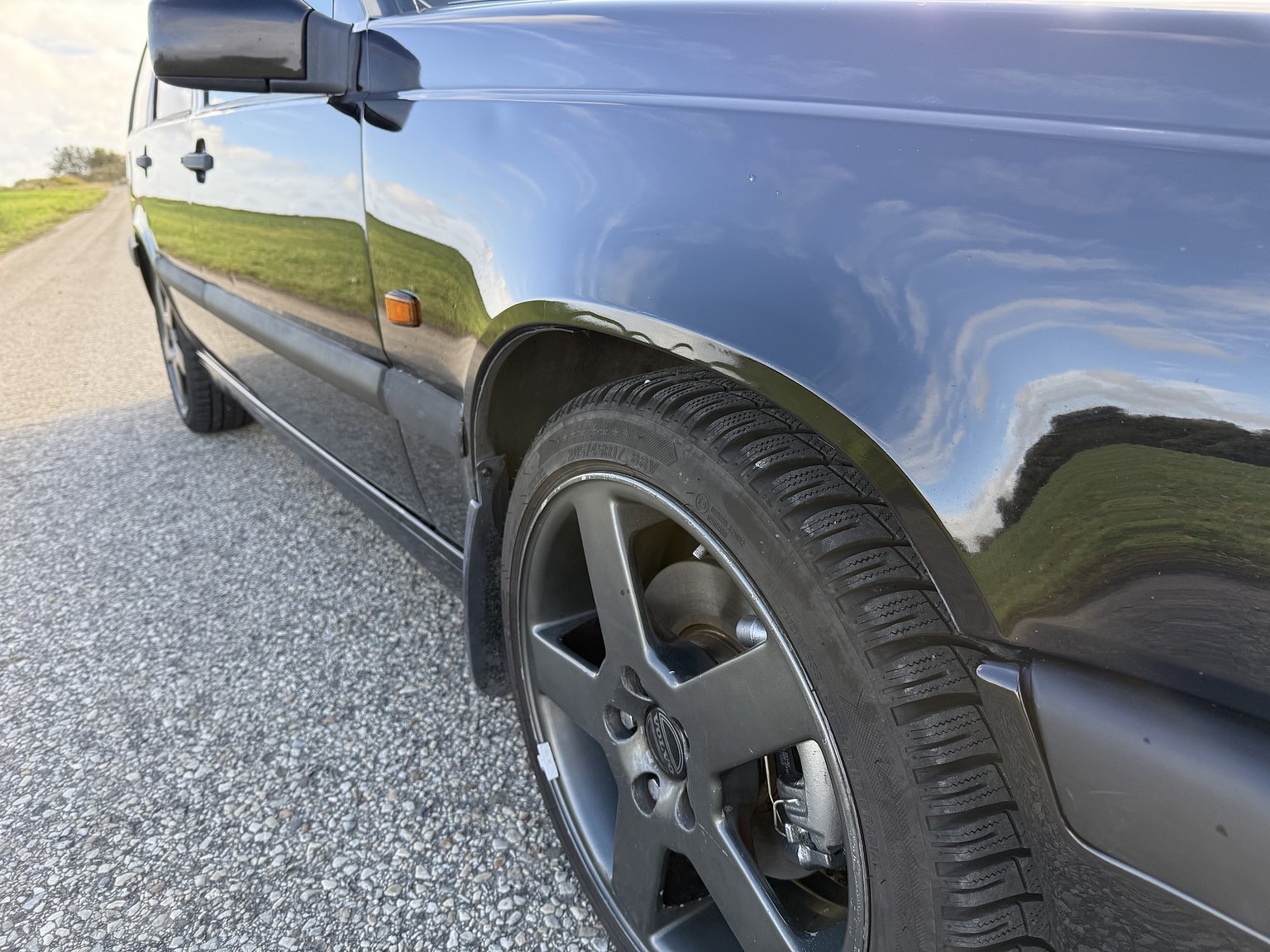 Exterior image of 1995 VOLVO 855 T5R T-5R