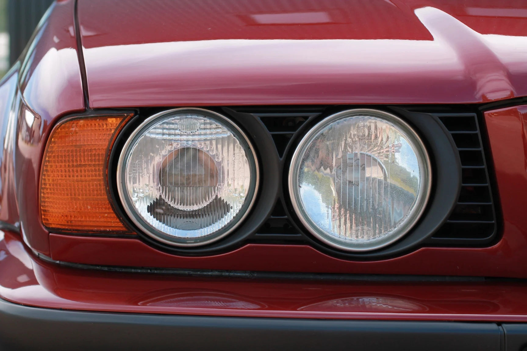 Exterior image of 1993 BMW 540i Sedan (39)