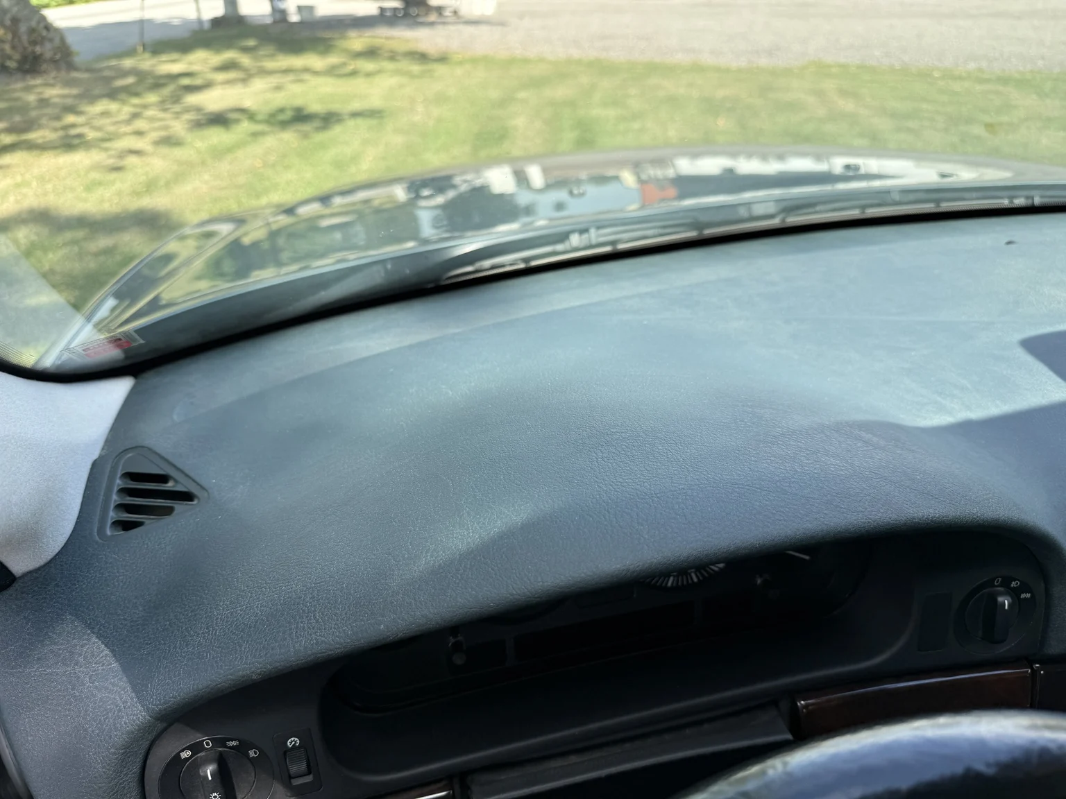 Interior image of 2003 BMW 525d Sedan (35)