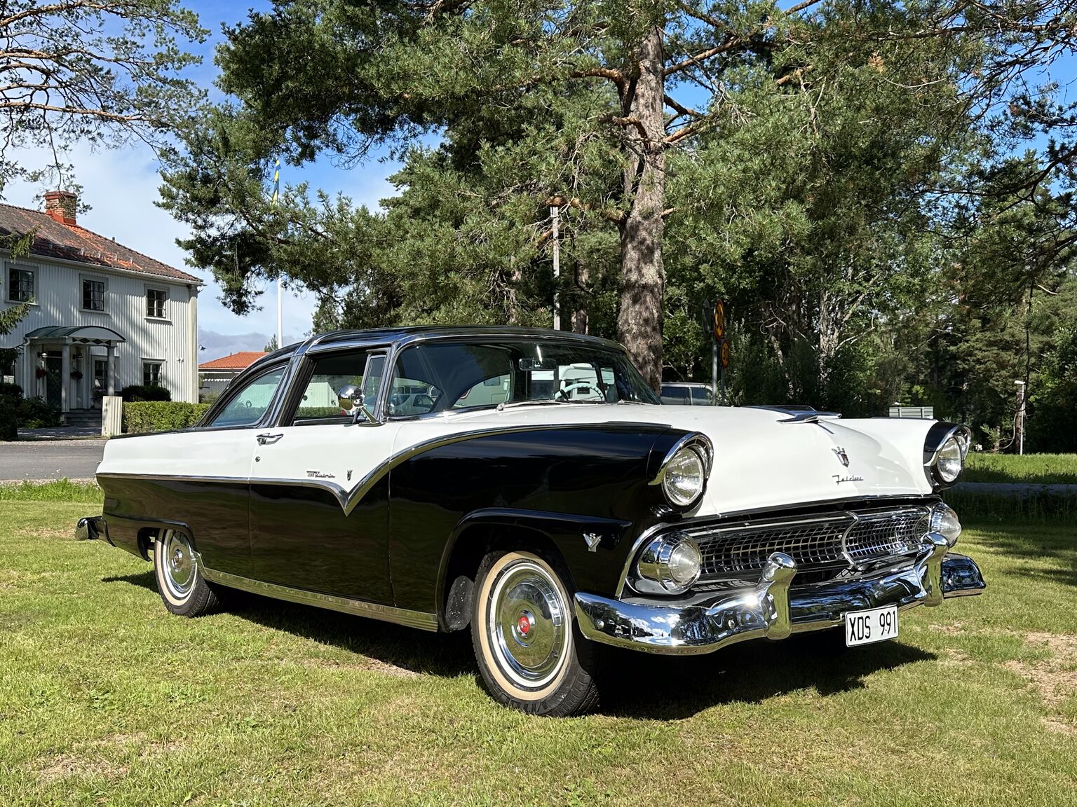 Exteriörbild på 1955 Ford Fairlane Crown Victoria
