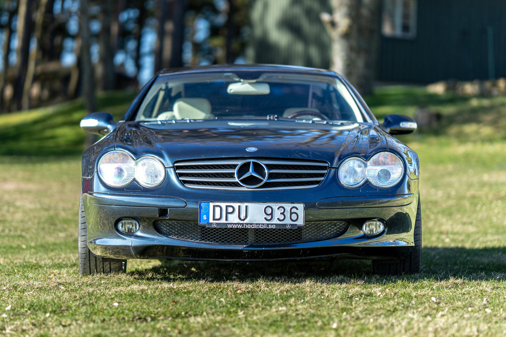 Exterior image of 2002 Mercedes-Benz SL 500