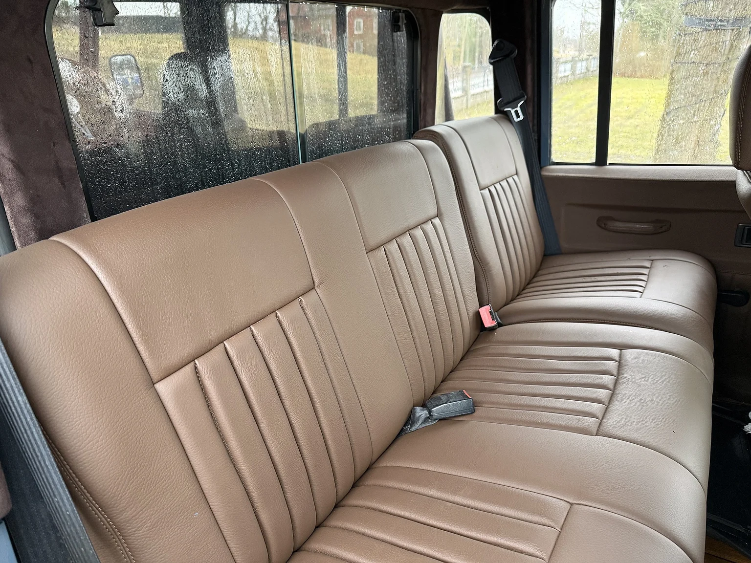 Innenraumfoto von 2000 Land Rover Defender 110 C (50)