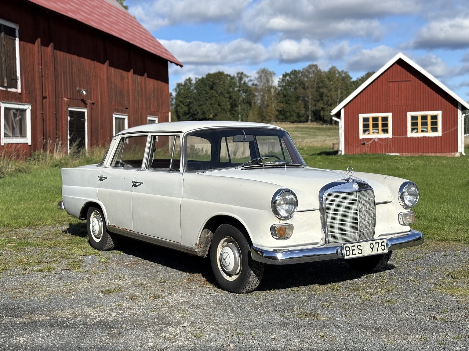 Exteriörbild på 1967 Mercedes-Benz 200
