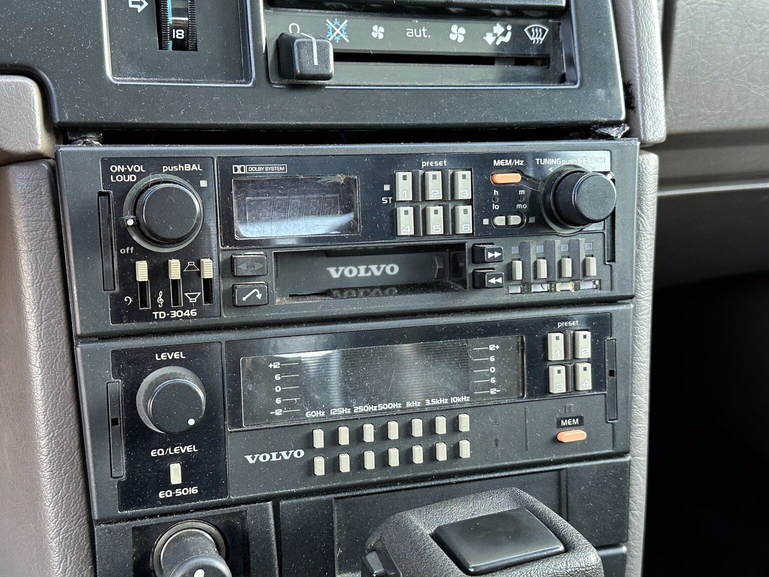 Interior image of 1987 Volvo 780 Bertone