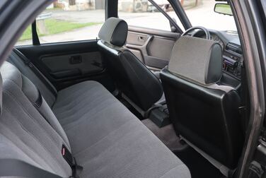 Interior image of 1989 BMW 325i