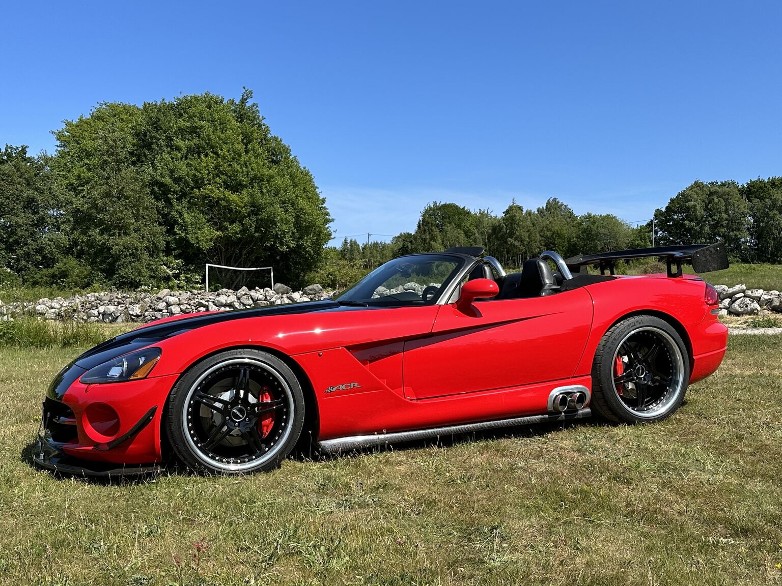 Exterior image of 2004 Dodge Viper SRT-10 (13)