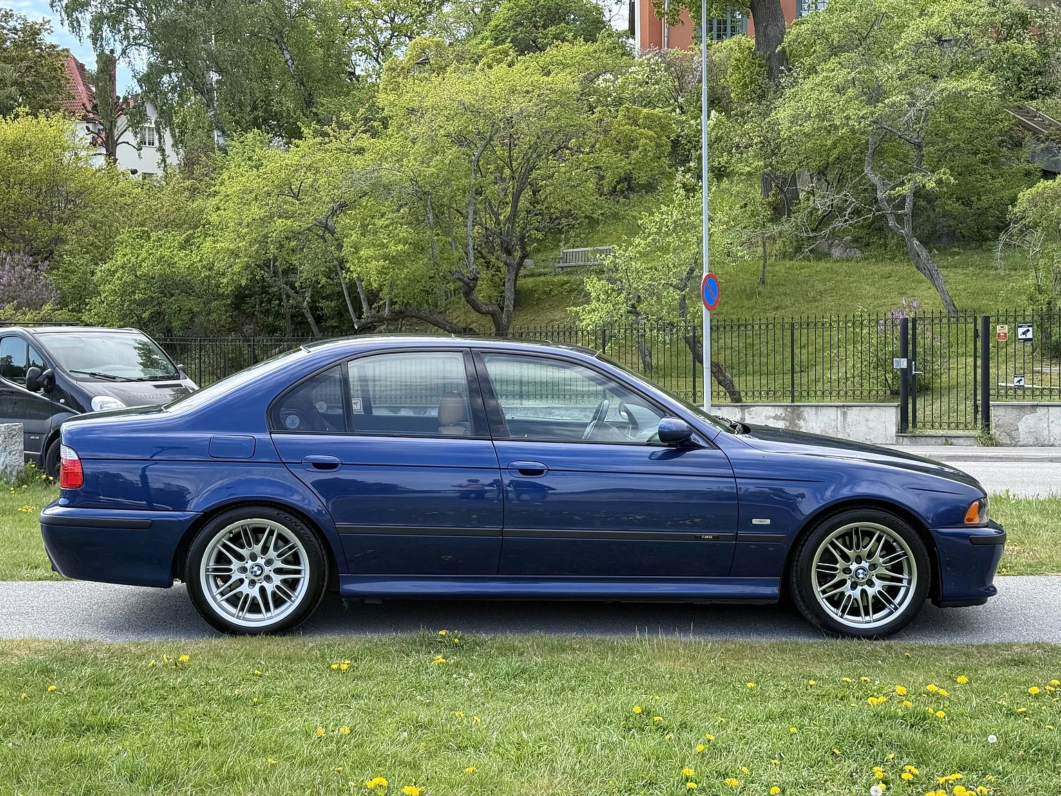 Exterior image of 2001 BMW M5 E39 LCI (48)